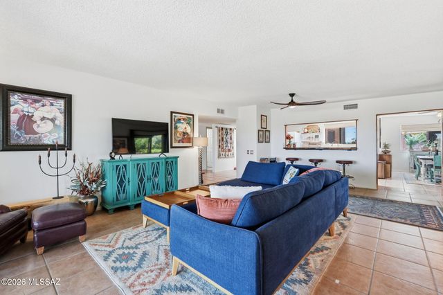 812 W Desert Hills Drive, Green Valley, AZ 85622