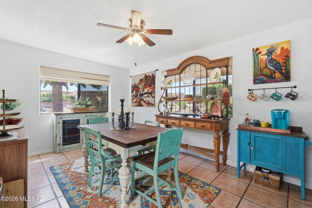 812 W Desert Hills Drive, Green Valley, AZ 85622