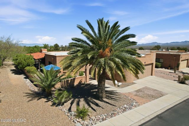 812 W Desert Hills Drive, Green Valley, AZ 85622
