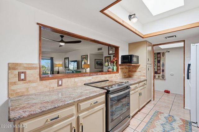 812 W Desert Hills Drive, Green Valley, AZ 85622