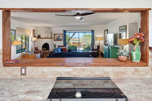 812 W Desert Hills Drive, Green Valley, AZ 85622