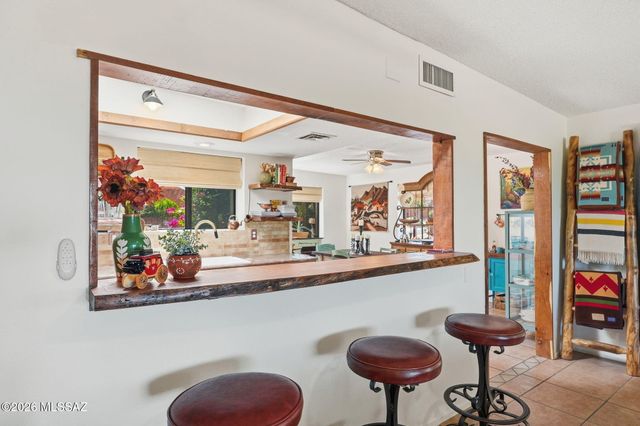 812 W Desert Hills Drive, Green Valley, AZ 85622