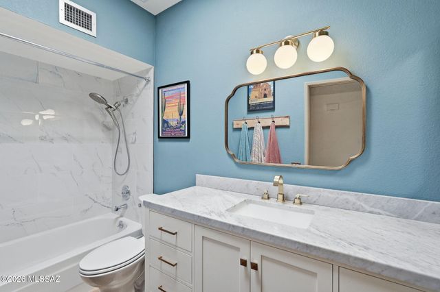 812 W Desert Hills Drive, Green Valley, AZ 85622