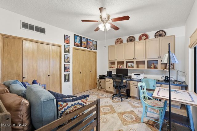 812 W Desert Hills Drive, Green Valley, AZ 85622