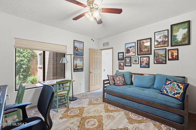 812 W Desert Hills Drive, Green Valley, AZ 85622