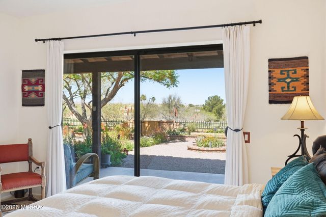 812 W Desert Hills Drive, Green Valley, AZ 85622