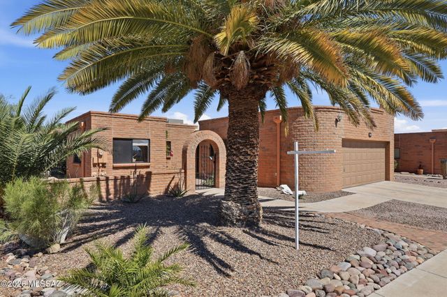 812 W Desert Hills Drive, Green Valley, AZ 85622