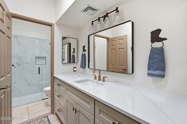 812 W Desert Hills Drive, Green Valley, AZ 85622