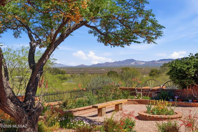 812 W Desert Hills Drive, Green Valley, AZ 85622