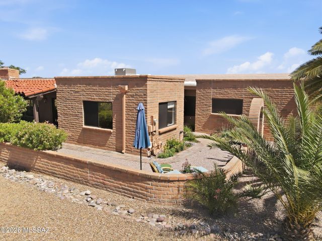 812 W Desert Hills Drive, Green Valley, AZ 85622