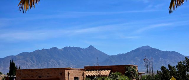 812 W Desert Hills Drive, Green Valley, AZ 85622