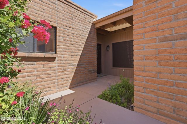 812 W Desert Hills Drive, Green Valley, AZ 85622