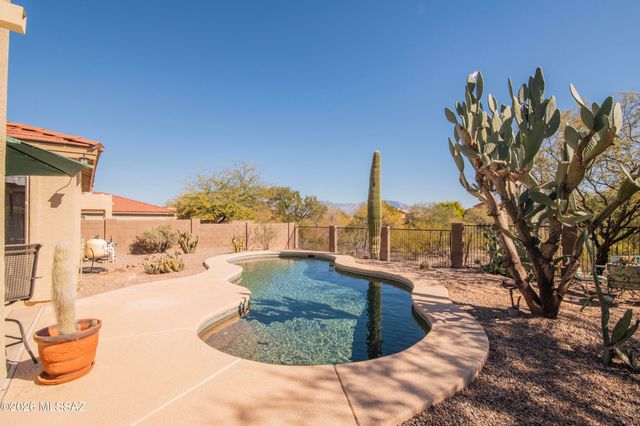 8194 N Iron Ridge Drive, Tucson, AZ 85743