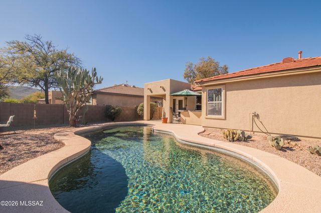 8194 N Iron Ridge Drive, Tucson, AZ 85743