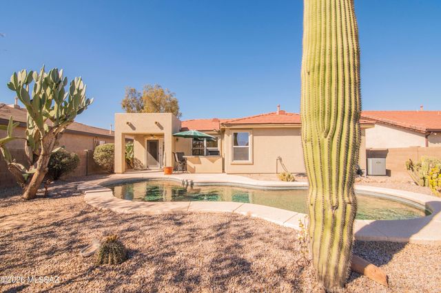 8194 N Iron Ridge Drive, Tucson, AZ 85743