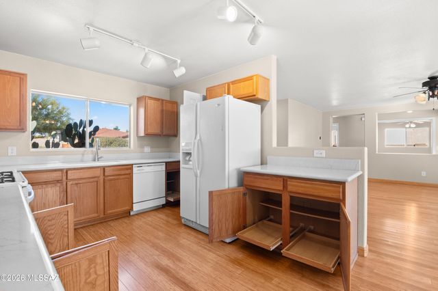 8194 N Iron Ridge Drive, Tucson, AZ 85743