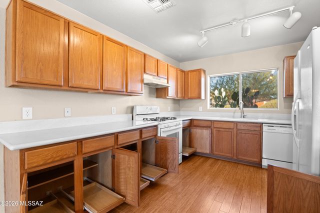 8194 N Iron Ridge Drive, Tucson, AZ 85743