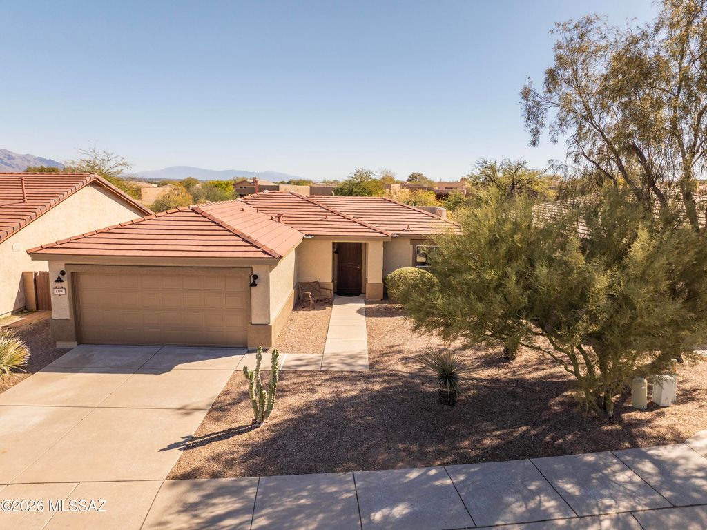 8194 N Iron Ridge Drive, Tucson, AZ 85743
