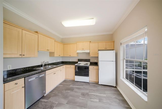 7633 PLANTATION CIRCLE 7633, University Park, FL 34201