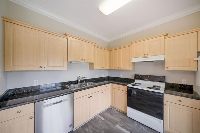 7633 PLANTATION CIRCLE 7633, University Park, FL 34201
