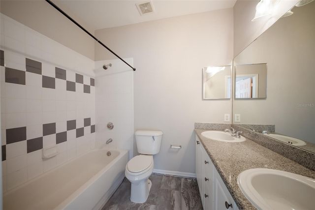 7633 PLANTATION CIRCLE 7633, University Park, FL 34201