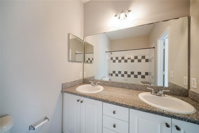 7633 PLANTATION CIRCLE 7633, University Park, FL 34201