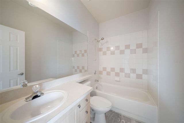 7633 PLANTATION CIRCLE 7633, University Park, FL 34201