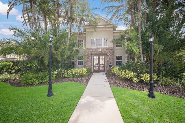7633 PLANTATION CIRCLE 7633, University Park, FL 34201
