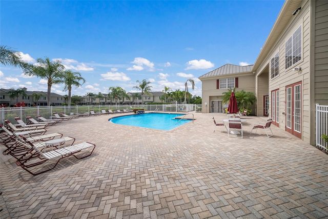7633 PLANTATION CIRCLE 7633, University Park, FL 34201