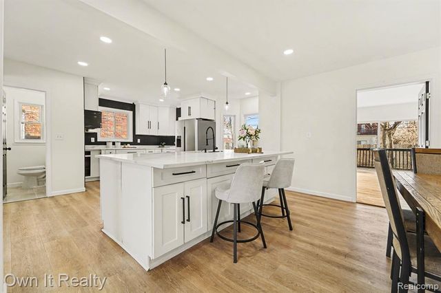 17150 Santa Barbara Drive, Detroit, MI 48221