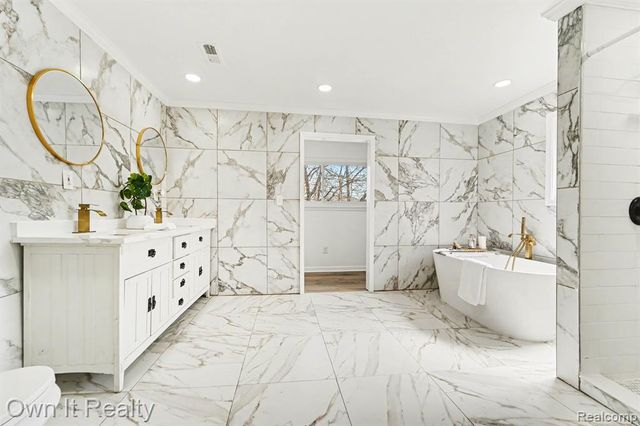 17150 Santa Barbara Drive, Detroit, MI 48221