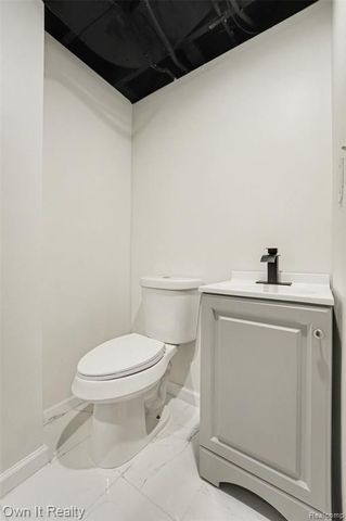 17150 Santa Barbara Drive, Detroit, MI 48221