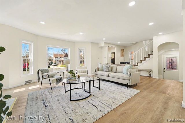 17150 Santa Barbara Drive, Detroit, MI 48221