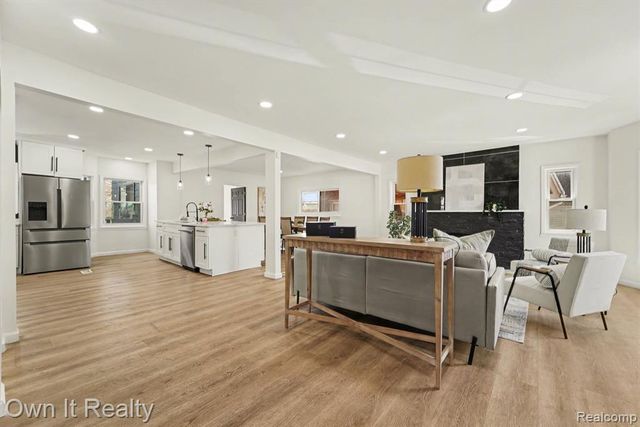 17150 Santa Barbara Drive, Detroit, MI 48221