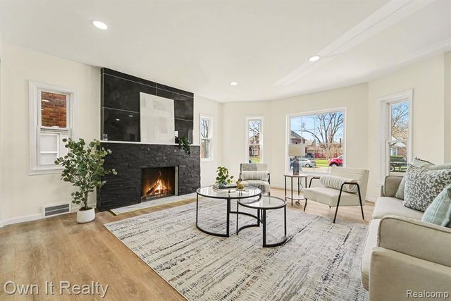 17150 Santa Barbara Drive, Detroit, MI 48221