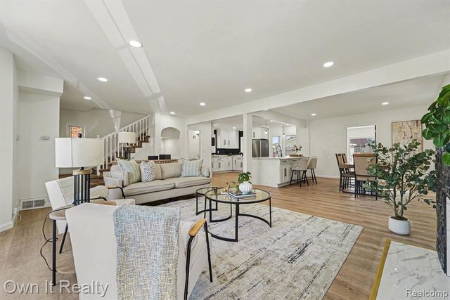 17150 Santa Barbara Drive, Detroit, MI 48221