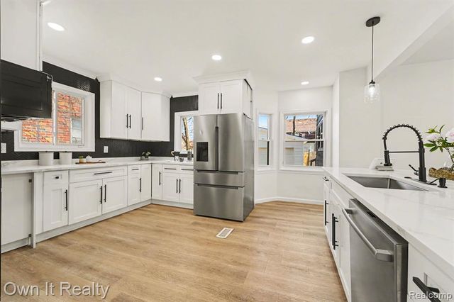 17150 Santa Barbara Drive, Detroit, MI 48221