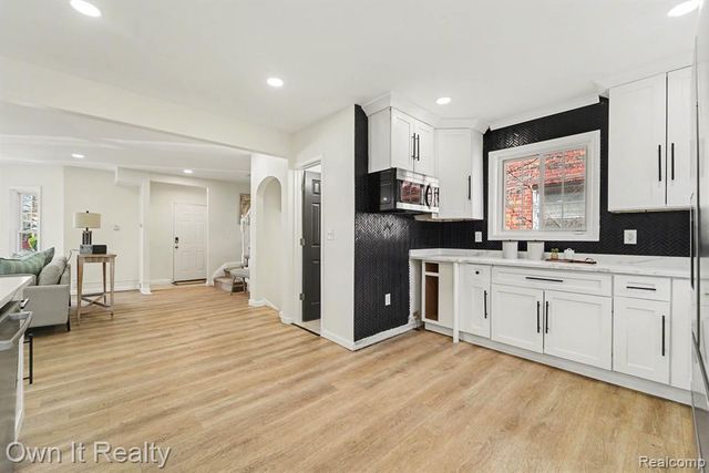 17150 Santa Barbara Drive, Detroit, MI 48221