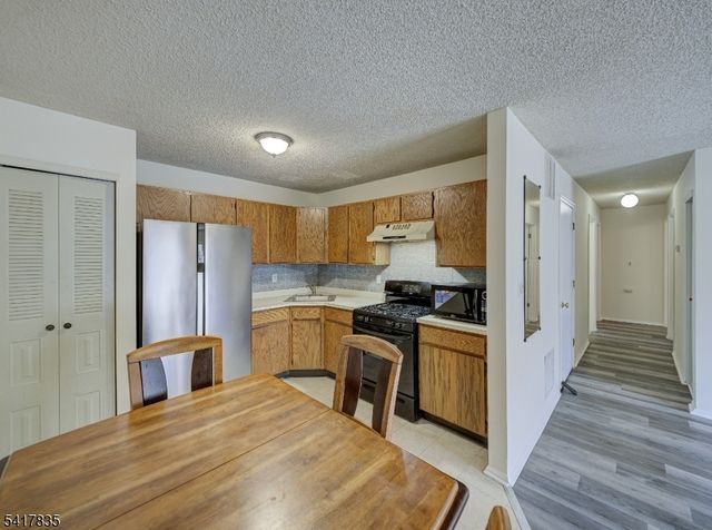 11 Lindsey Ct, Franklin Twp., NJ 08823