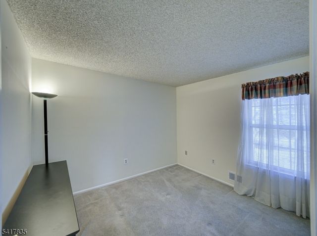 11 Lindsey Ct, Franklin Twp., NJ 08823