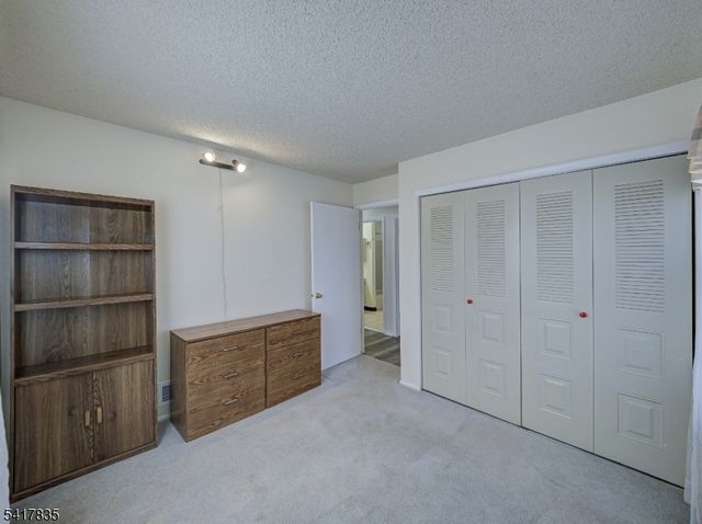 11 Lindsey Ct, Franklin Twp., NJ 08823