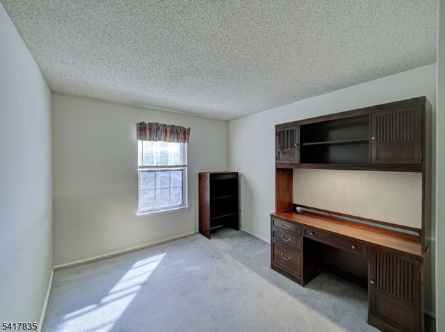 11 Lindsey Ct, Franklin Twp., NJ 08823