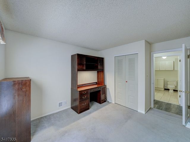 11 Lindsey Ct, Franklin Twp., NJ 08823