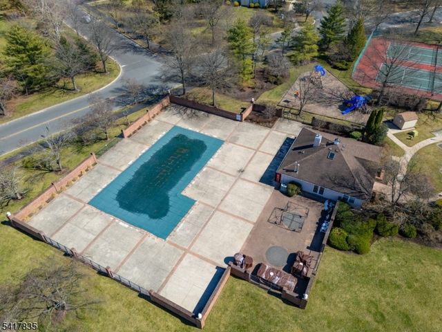 11 Lindsey Ct, Franklin Twp., NJ 08823