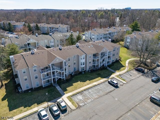 11 Lindsey Ct, Franklin Twp., NJ 08823