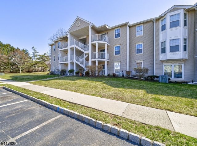 11 Lindsey Ct, Franklin Twp., NJ 08823