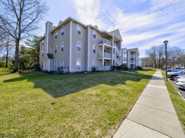 11 Lindsey Ct, Franklin Twp., NJ 08823