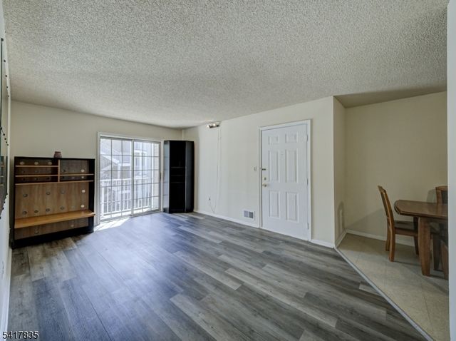 11 Lindsey Ct, Franklin Twp., NJ 08823