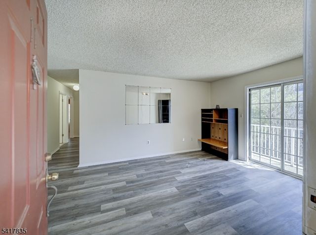 11 Lindsey Ct, Franklin Twp., NJ 08823