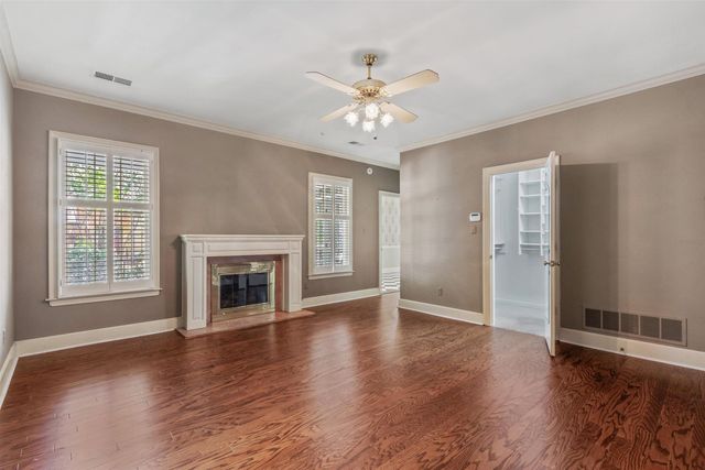 1591 E CLANLO DR, Memphis, TN 38104